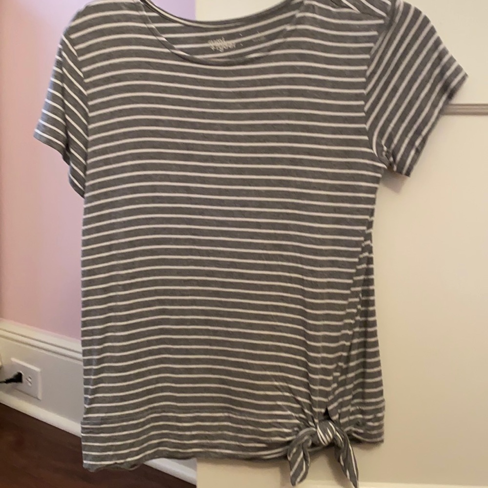 Girls T-shirt with knot detail size l